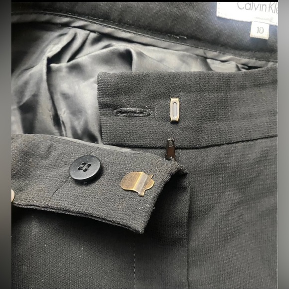 Calvin Klein ladies trousers are a size 10. - Picture 4 of 12